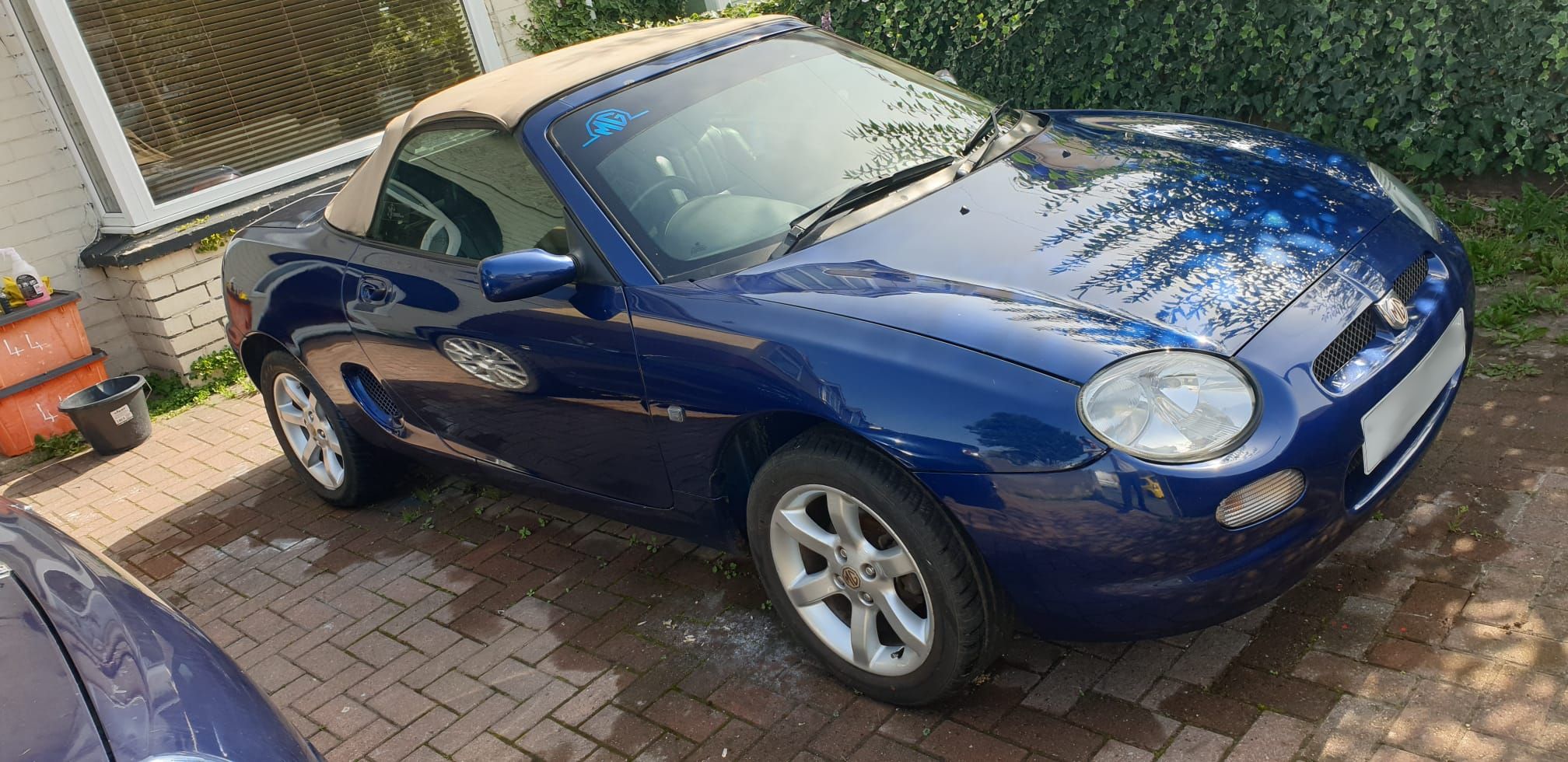 MG F Front Left Roof Up